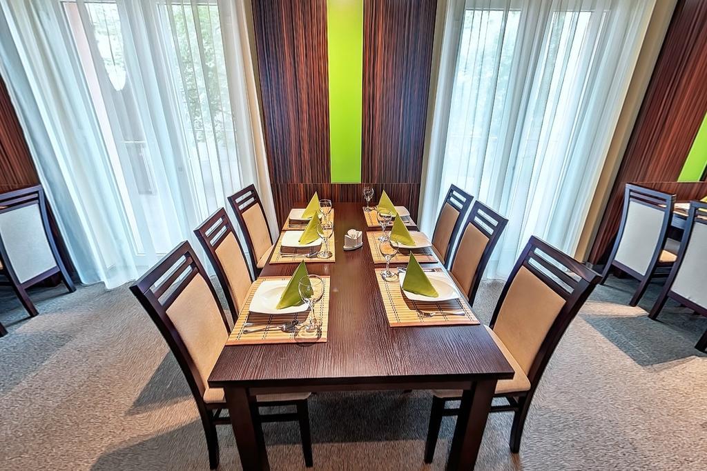 Klub Hotel Dunaújváros Zewnętrze zdjęcie